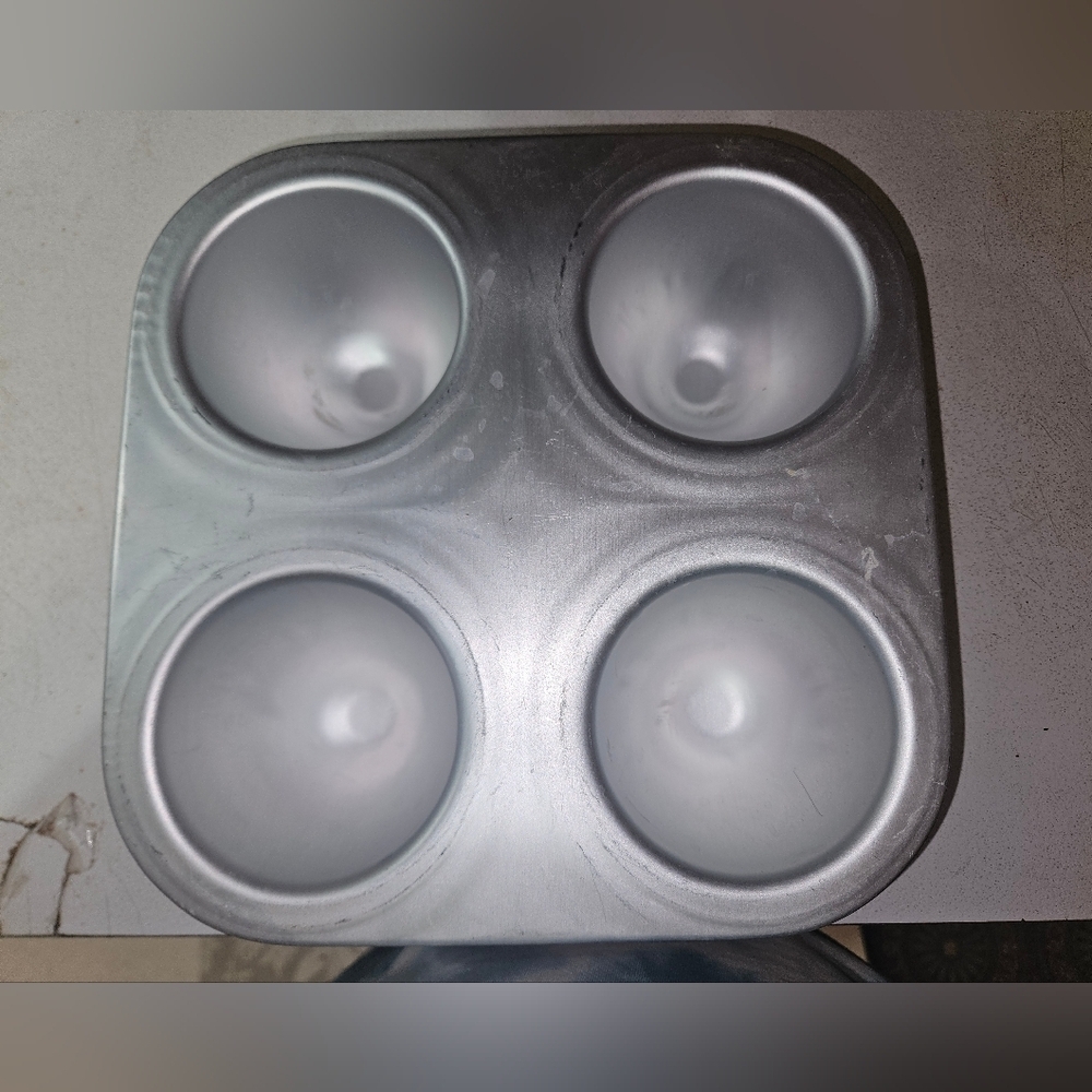 Wilton Mini Wonder 4 Dome Cake Pan!